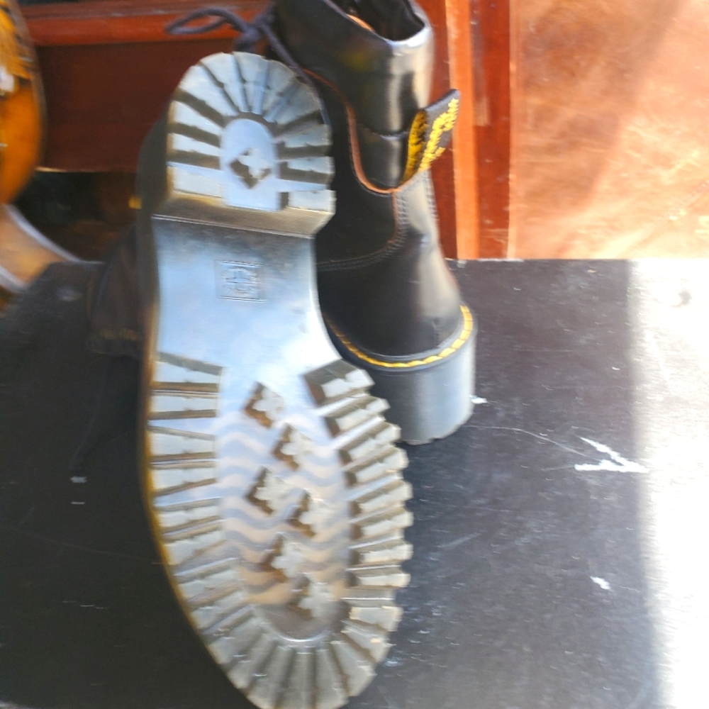 Preowned Boots